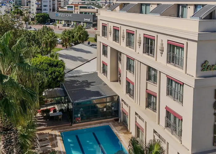 Leaf Port Hotel